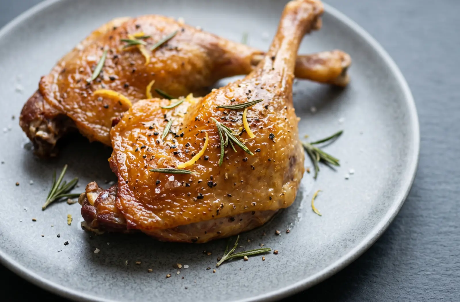 Confit de Canard Sous Vide, Finition Croustillante au Four